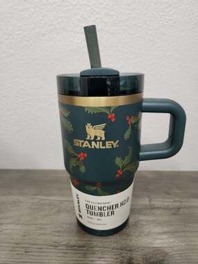 Stanley 20 oz Quencher H2.0 Tumbler Holiday Botanicals